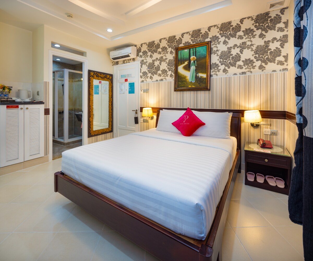 Pink Suite Saigon Airport Hotel - Tap to explore photos