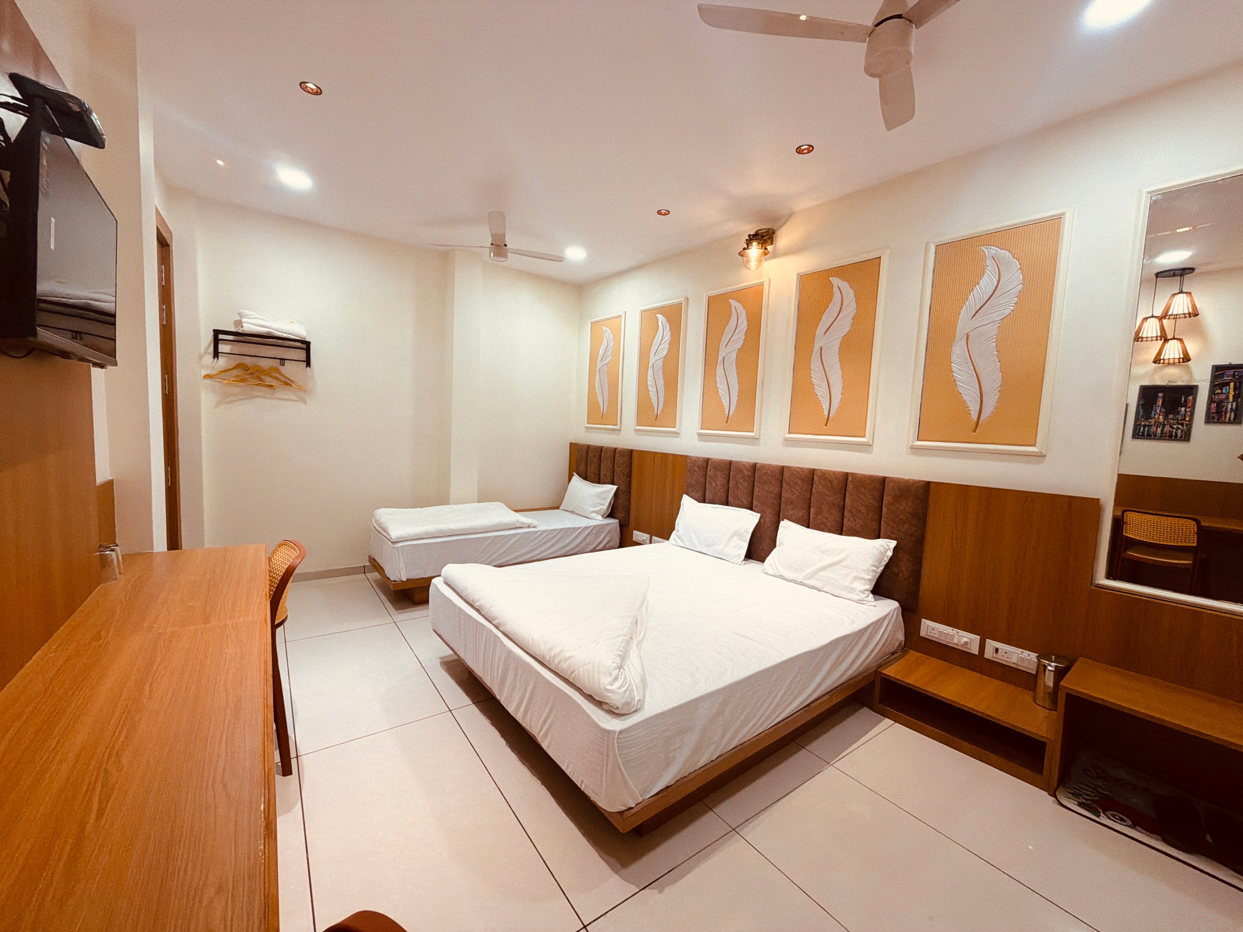 Hotel Milan Heritage Near Mahakaleshwar Mandir - Tap to explore photos