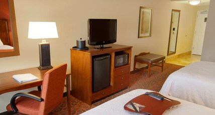 Hampton Inn Bangor Room Type - 2QN MOB HEAR ACC RI-SHW NS