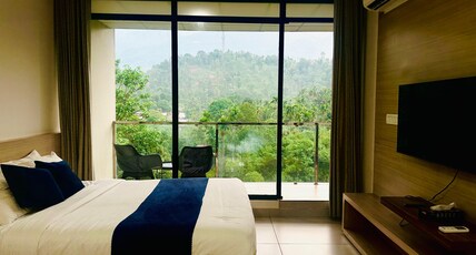 Mount view by farstay Room Type - HILL VIEW DELUXE ROOM KING BED WITH BALCONY AC
