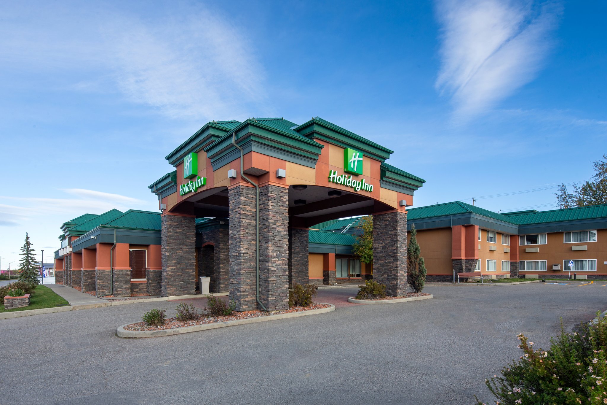 Holiday Inn HINTON - Tap to explore photos