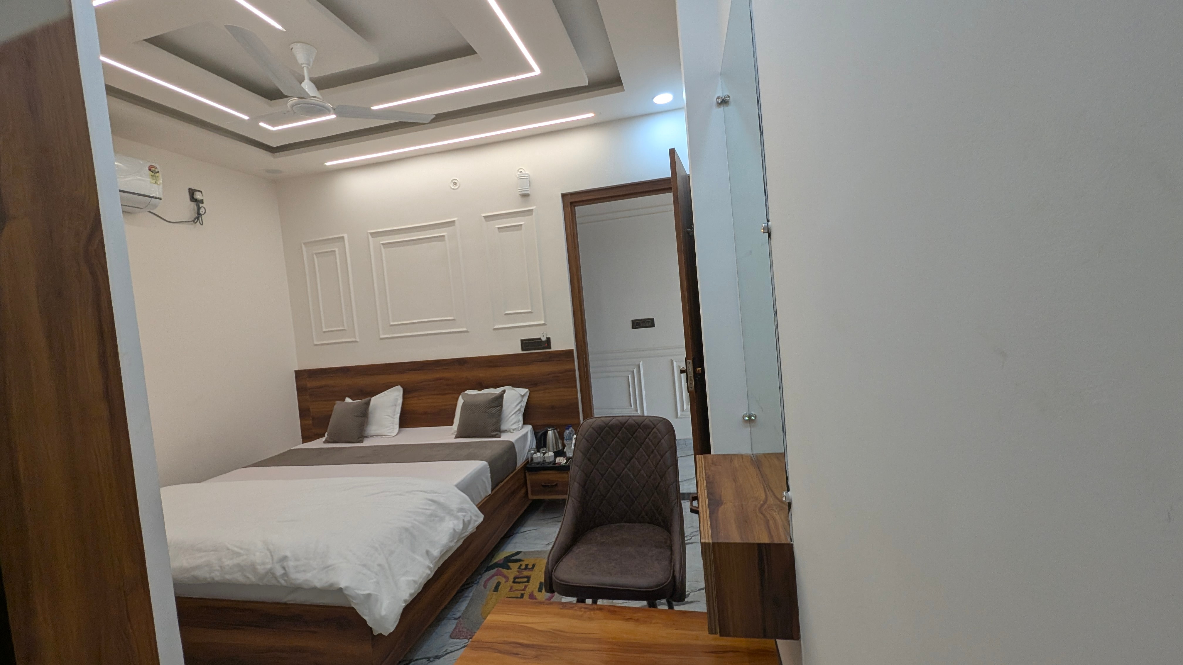 HOTEL R R TRIPATHI - Tap to explore photos