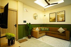 The Green Nook | Romantic 1BHK Retreat | Smart TV & Parking
