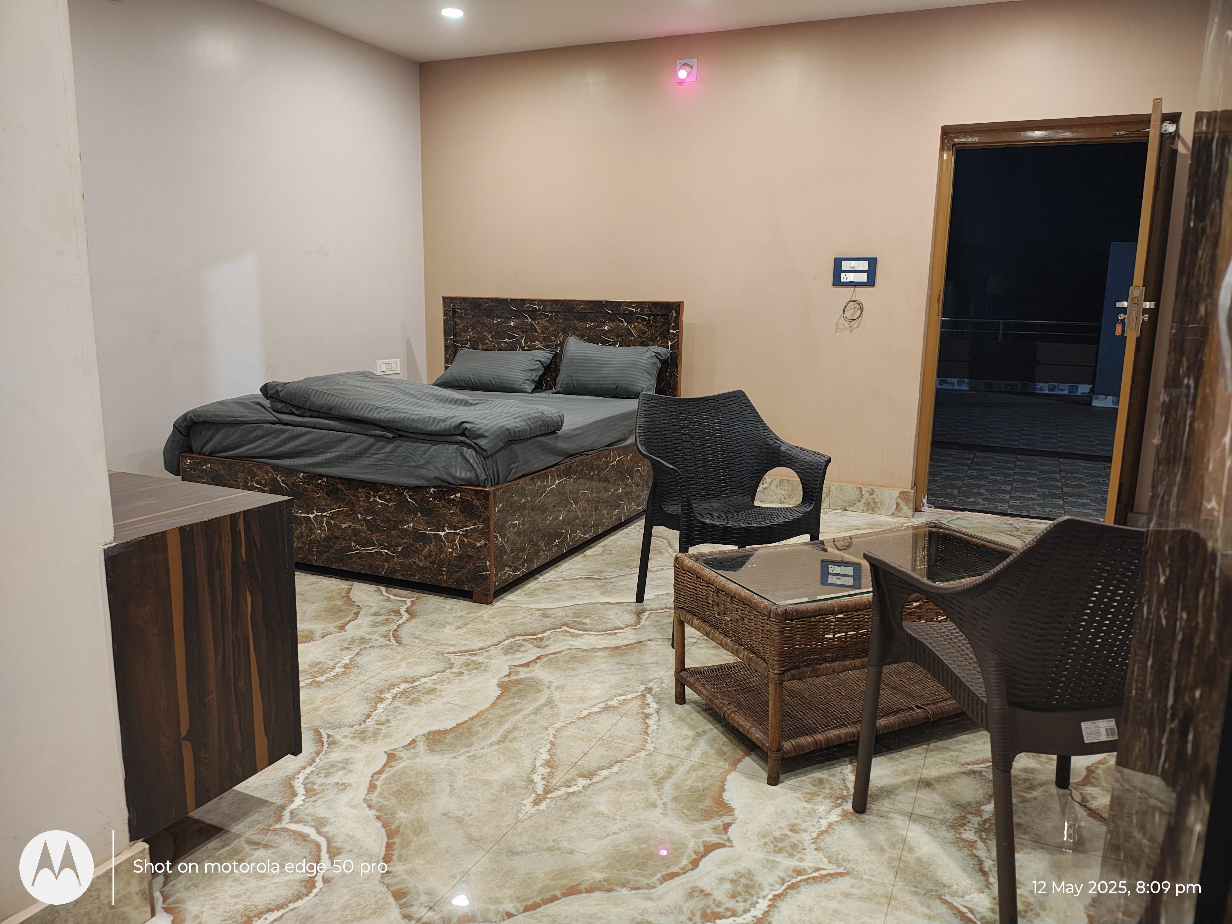 Hotel Neelam Inn. - Tap to explore photos