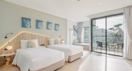 Phuket Emerald Beach Resort Room Type - Deluxe Pool View
