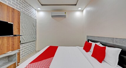 Hotel O The Castle Home Stay Inn Room Type - Deluxe