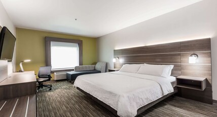 Holiday Inn Express & Suites-Regina-South Room Type - 1 King Standard Mobility Accessible Tub