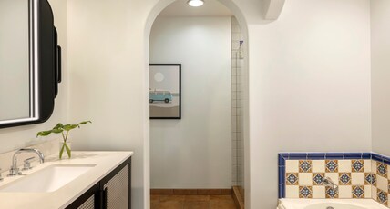 Kimpton Canary Hotel, an IHG hotel Room Type - 1 King Premium Juliet Balcony