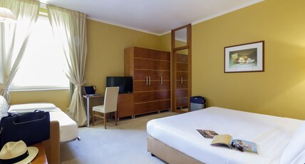 ibis Styles Bari Giovinazzo Room Type - Standard Room with 1 double bed and 1 single bed ibis Styles Bari Giovinazzo Room Type - Standard Room with 1 double bed and 1 single bed