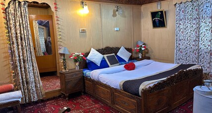 Houseboat Bangkok Room Type - Deluxe Rooms