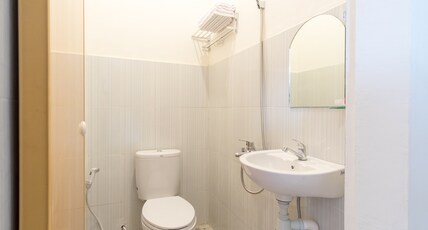 Capital O 873 Kamani Homestay Syariah Room Type - Indonesia Standard Twin