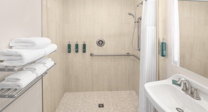 DoubleTree by Hilton Hotel Phoenix - Gilbert Room Type - 1KG JR STE MOB HEAR RI SHW