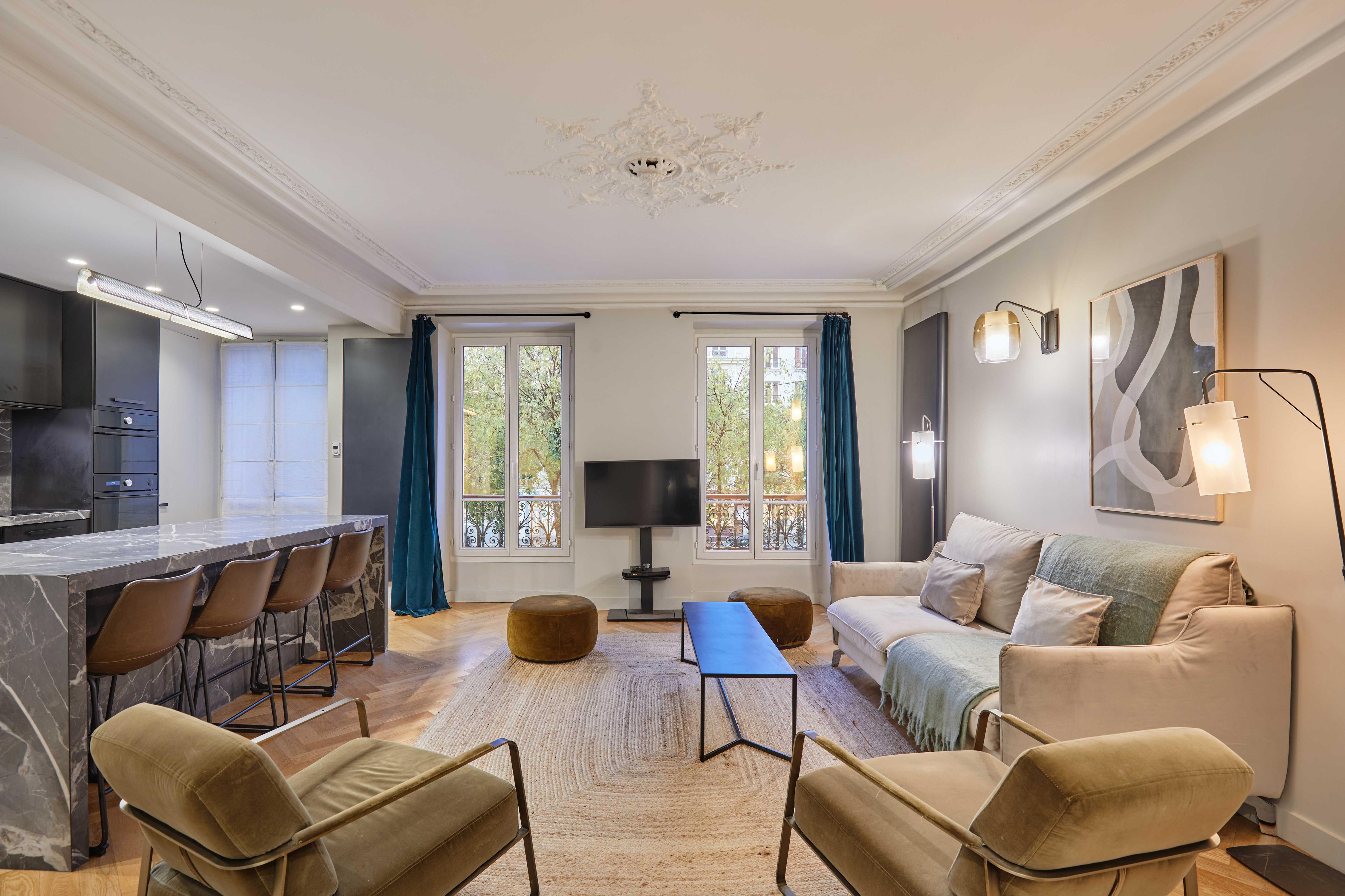 Magnificent apartment - 3BR/ 8P - Batignolles - Tap to explore photos