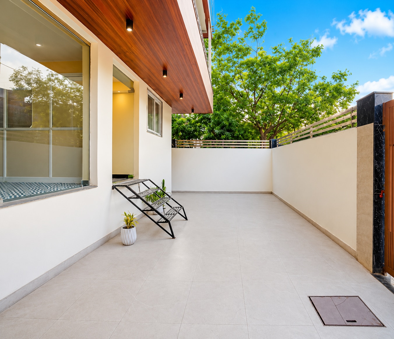 OnlyStay Snap Hotel - Tap to explore photos