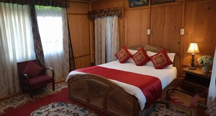 Houseboat New Balmoralcaste Room Type - Deluxe Room