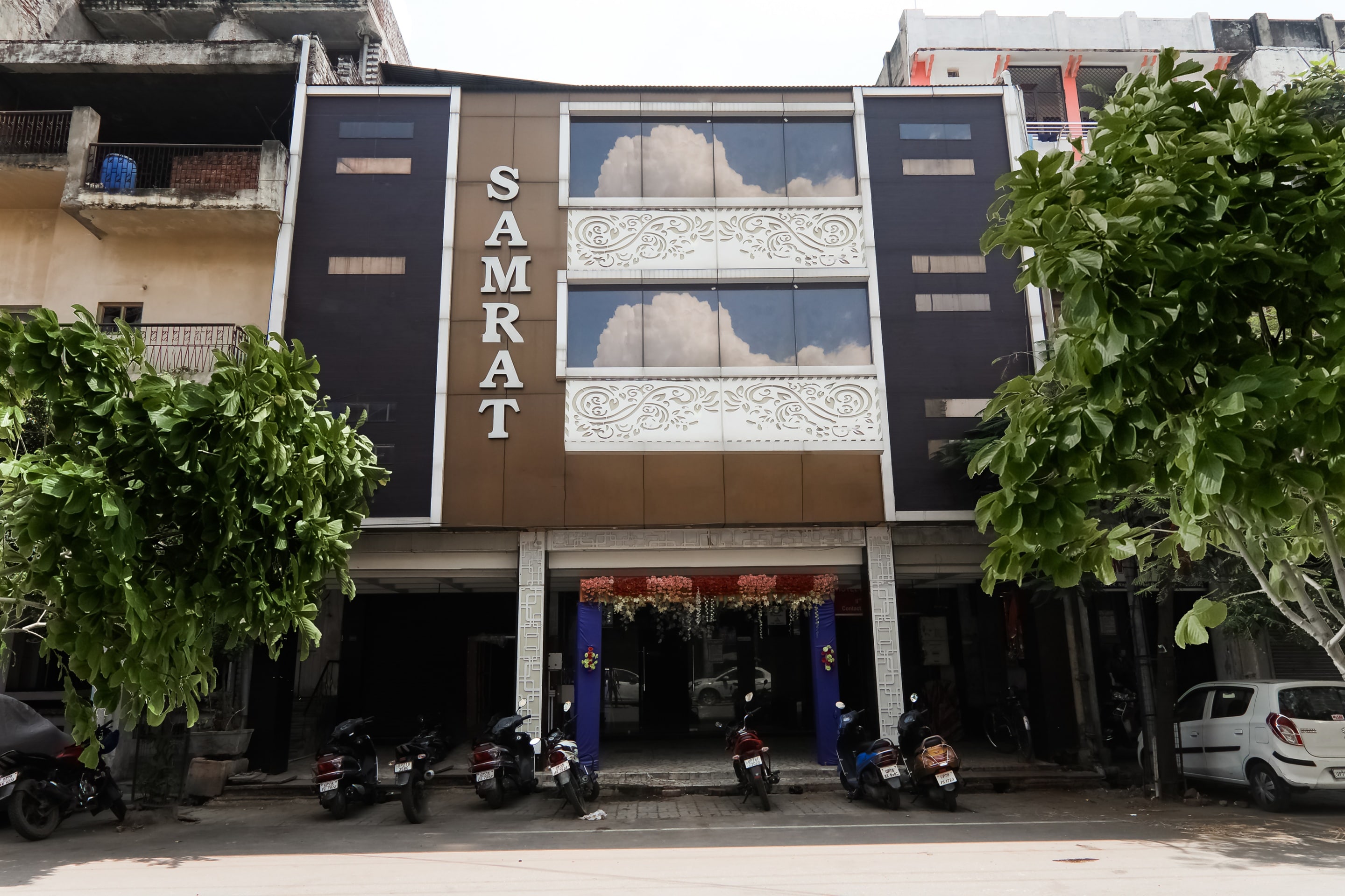 Hotel O Samrat - Tap to explore photos