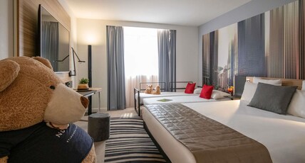 Novotel Nice Centre Vieux Nice Room Type - Superior room with double bed and 2 singles