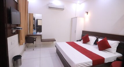Hotel Abhinandan Room Type - Super Deluxe Room