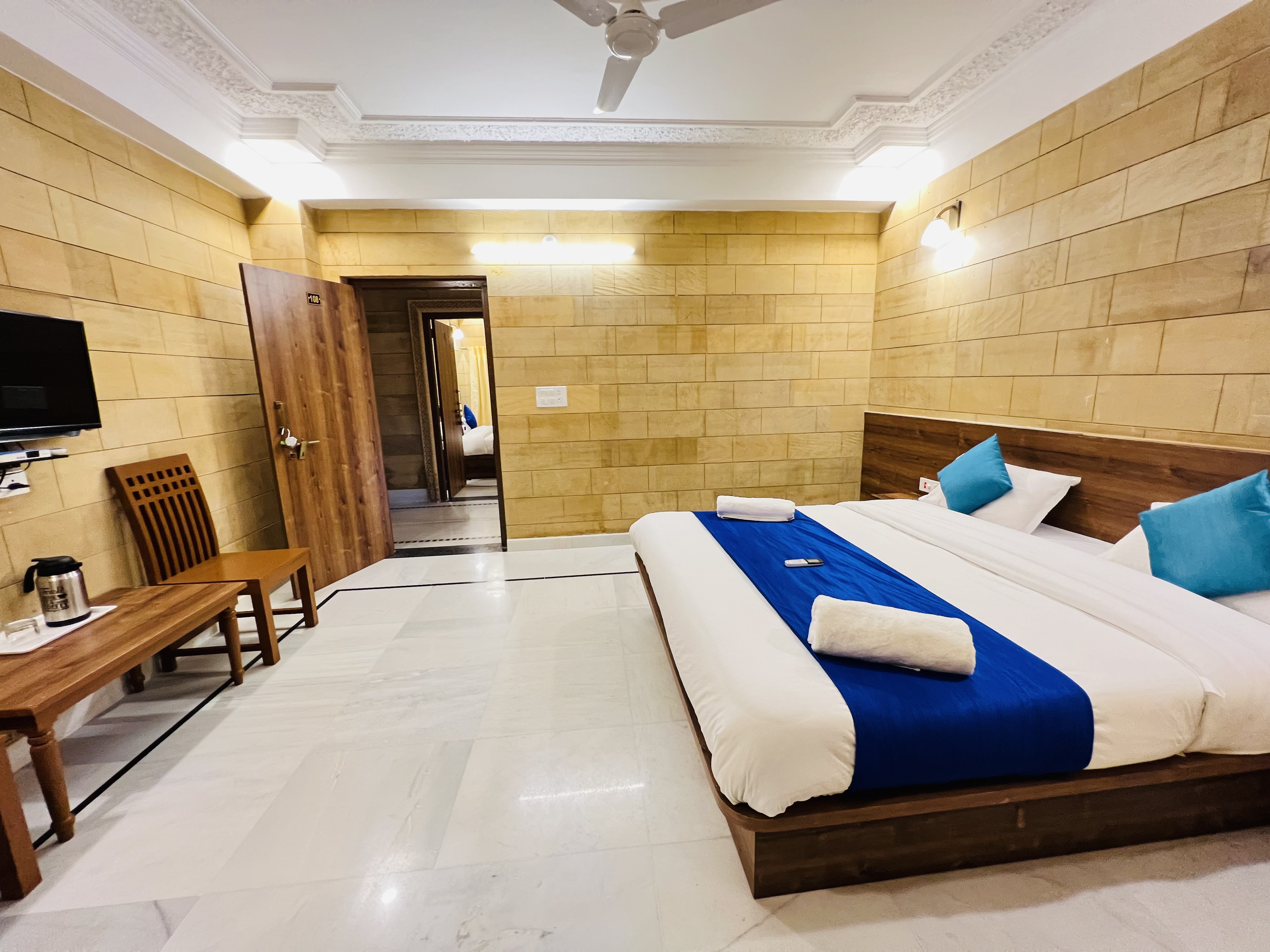 Hotel Garh Villa - Tap to explore photos