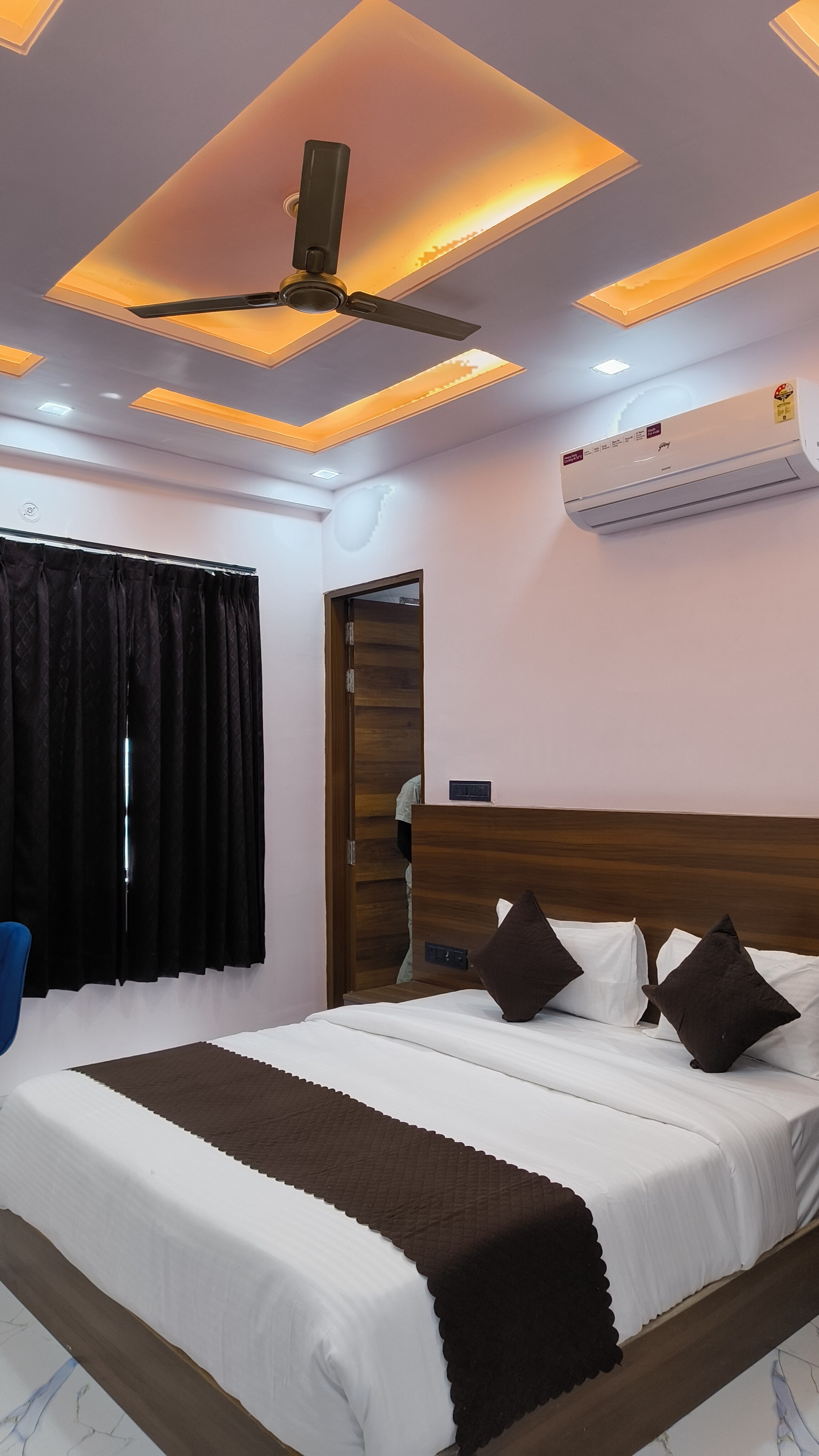 HOTEL SAVITRI PALACE - Tap to explore photos