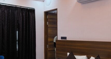 HOTEL SAVITRI PALACE Room Type - Deluxe
