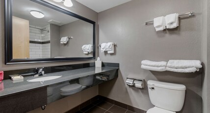 Best Western Plus Eastgate Inn & Suites Room Type - 2 Queen Beds, Non-Smoking, Microwave And Mini-Refrigerator, Wi-Fi, Full Breakfast