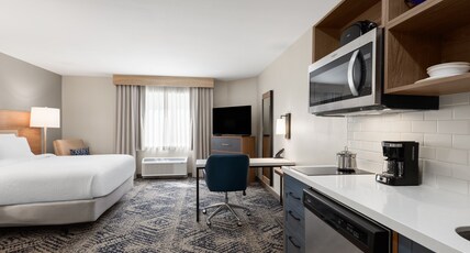 Candlewood Suites MOBILE-DOWNTOWN, an IHG hotel Room Type - 1 Queen Studio Suite Communications Accessible