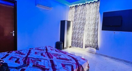 Papa maddy's pool party resort Agra Room Type - Luxurious room