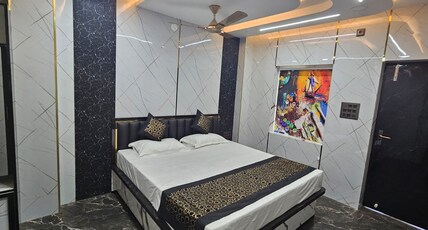 SWARAJ INN Room Type - AC Deluxe Room with city view