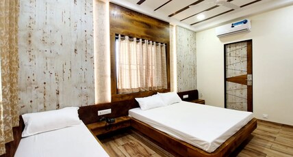 SHREE GANESH INN Room Type - MAHARAJ SUIT