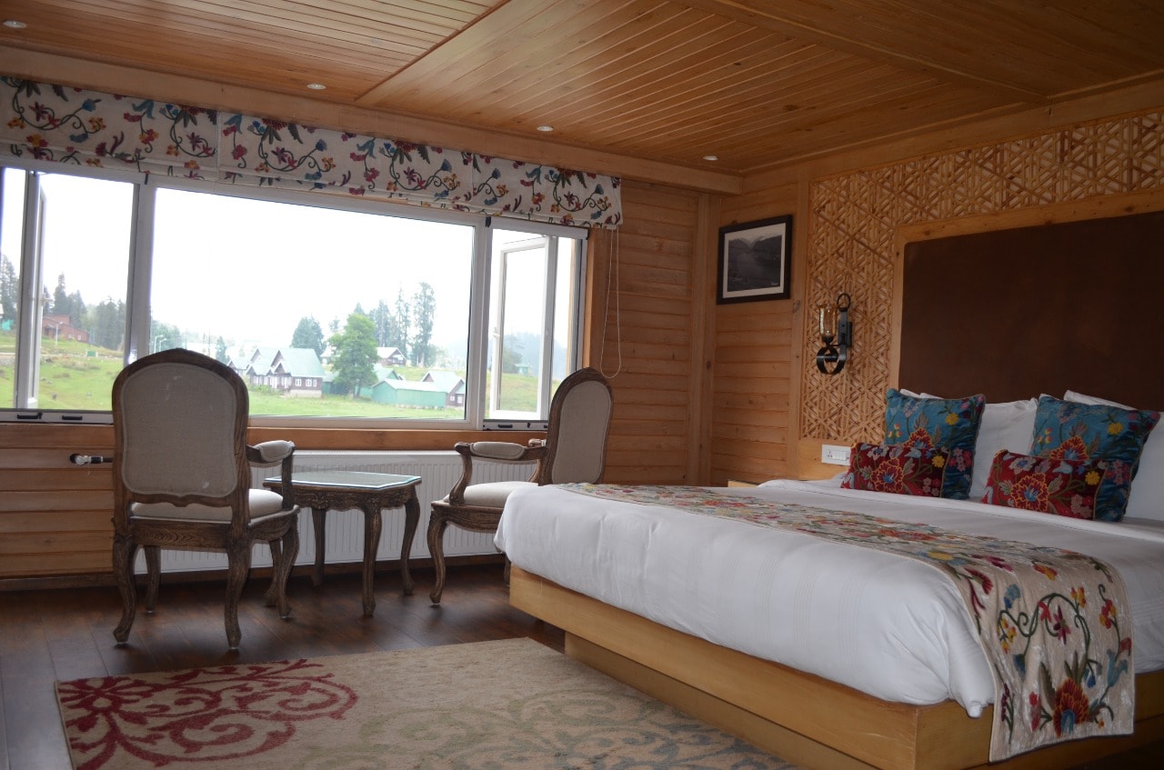 Kolahoi Green Heights  Luxury Retreat Steps from Gulmarg Gondola - Tap to explore photos