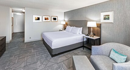 DoubleTree by Hilton Tulsa Downtown Room Type - 1 KING BED