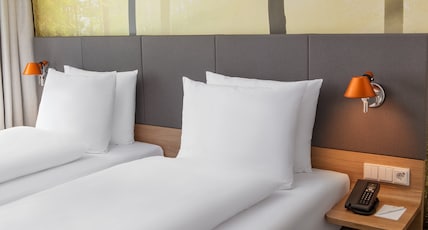 Holiday Inn MUNICH - LEUCHTENBERGRING Room Type - 2 Twin Standard Courtyard
