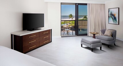 Hilton Marco Island Beach Resort Room Type - OCEAN VW 2RM SUITE 1KING