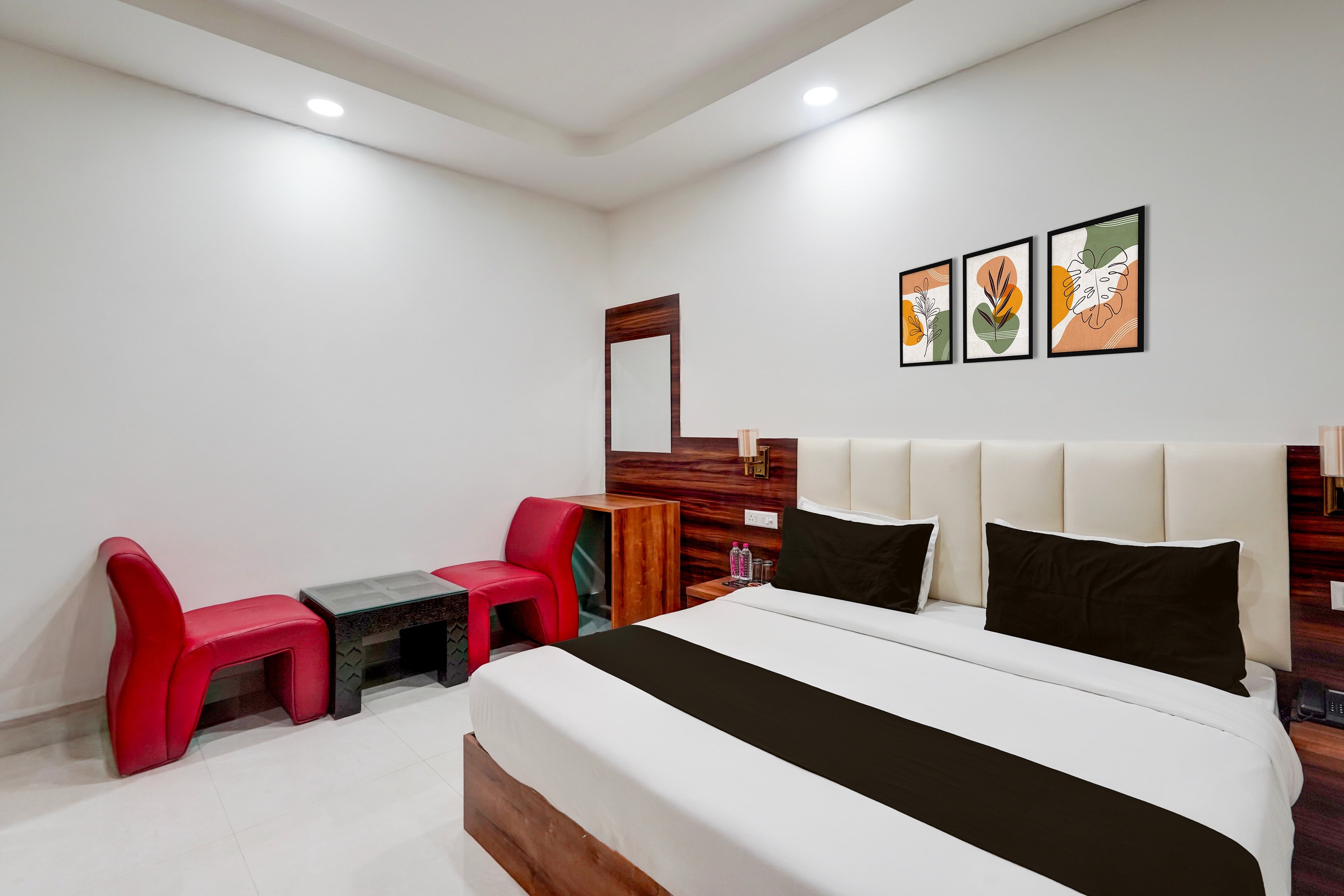 HOTEL O THE ELEGANT Meerut City Junction - Tap to explore photos