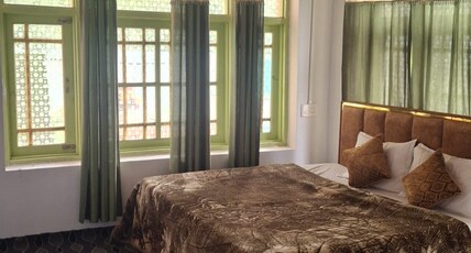 Himalyan Guest House Room Type - Deluxe Room With Hill View