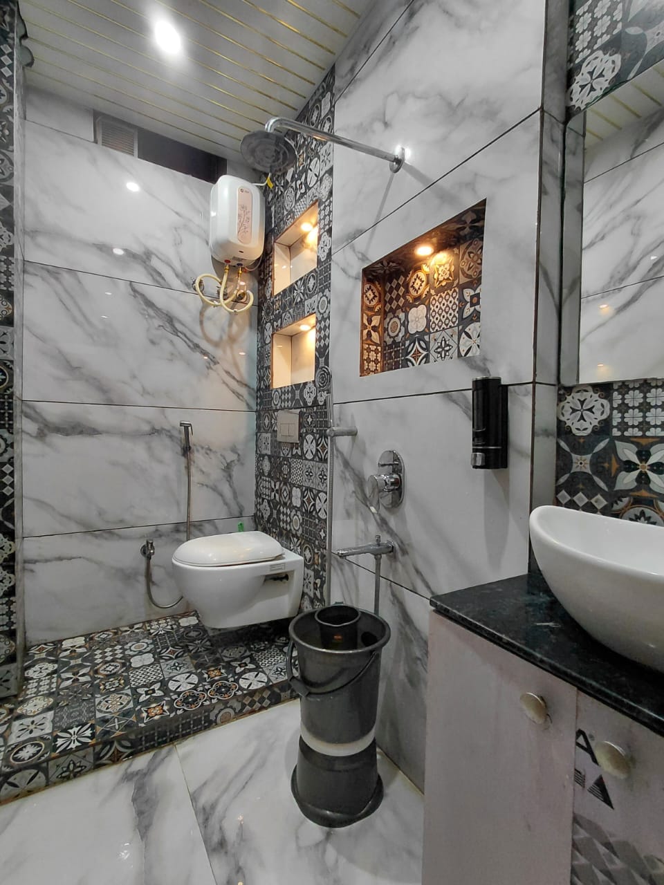 Aura Homestay - Tap to explore photos