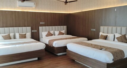 Le Grace Inn S.S Colony Room Type - Deluxe Family Suite