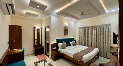 Vinayak Heritage Room Type - Super Deluxe Double Bed