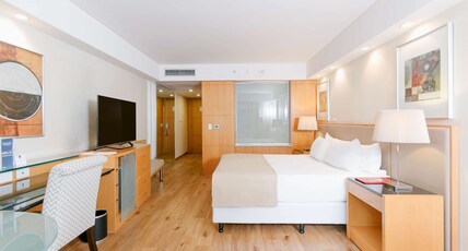 DoubleTree by Hilton Buenos Aires Room Type - 1 KG BED DXL BATH CITY VW