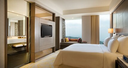 InterContinental BANDUNG DAGO PAKAR Room Type - 1 King Premium Club Lounge Access InterContinental BANDUNG DAGO PAKAR Room Type - 1 King Premium Club Lounge Access