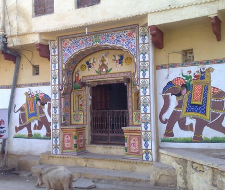 Haveli Uma Megh Paying Guest House - Tap to explore photos