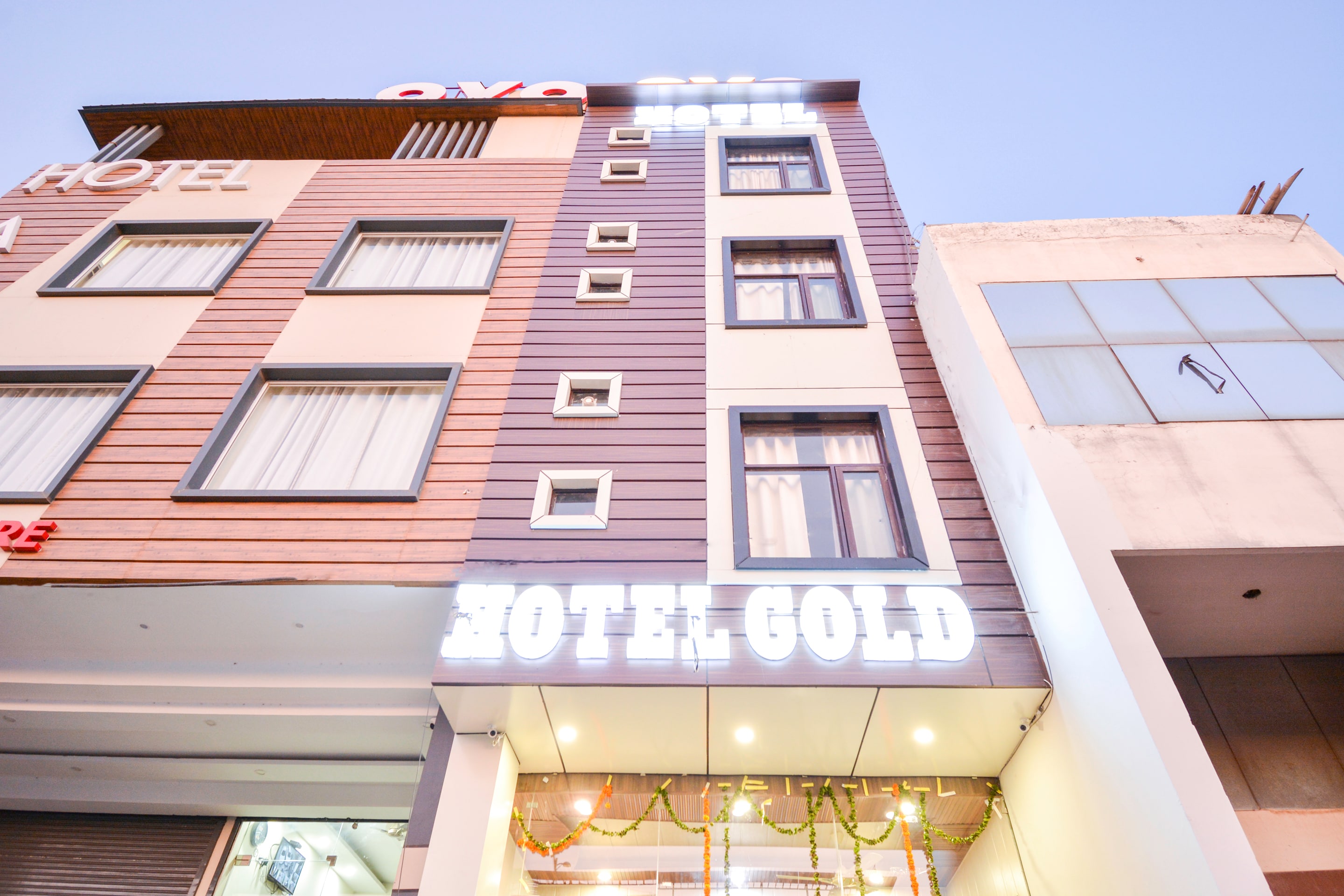 OYO Hotel Gold - Tap to explore photos