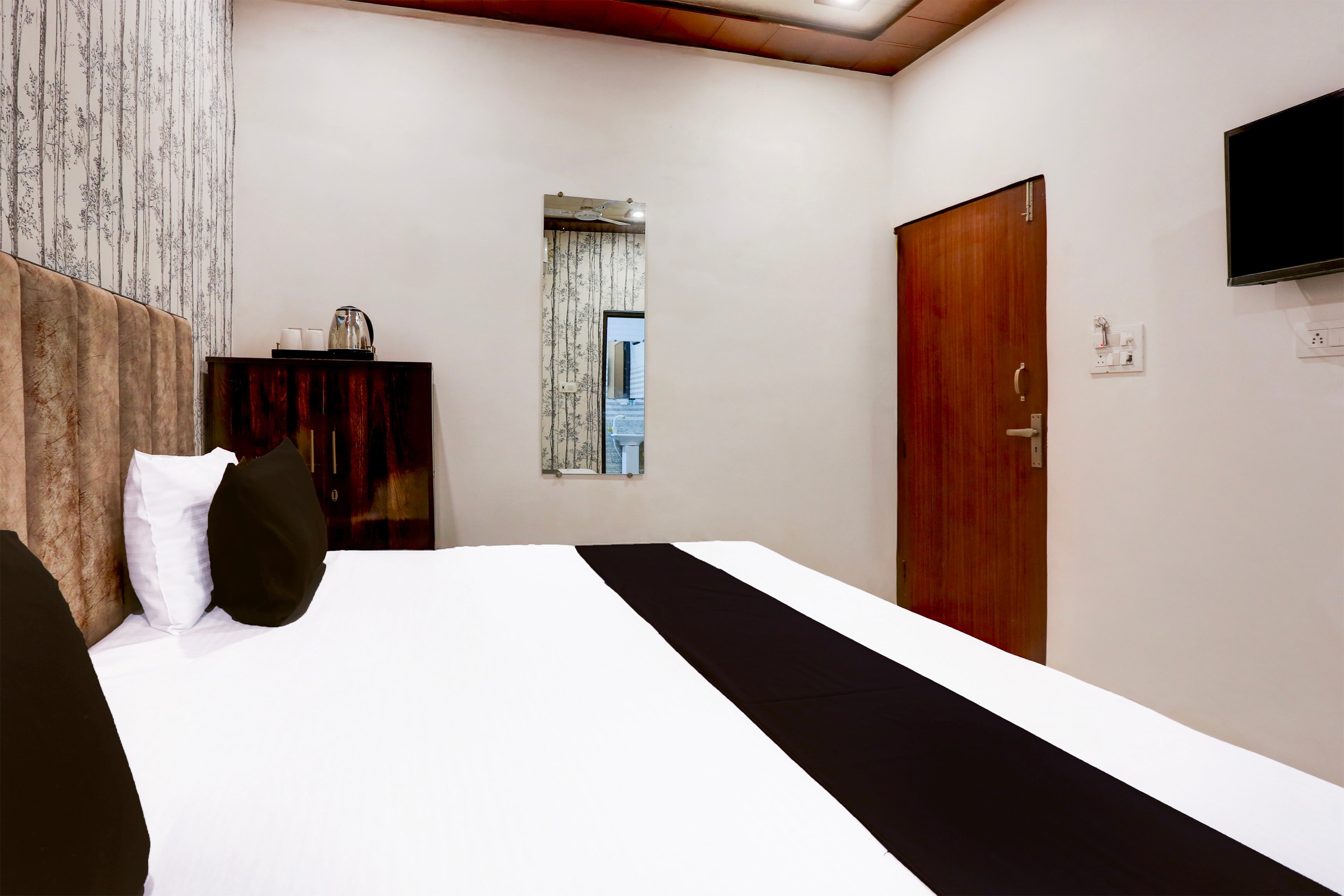 Hotel O NIVISHKA INN - Tap to explore photos