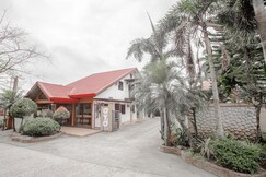 OYO 741 Sierra Travellers Inn