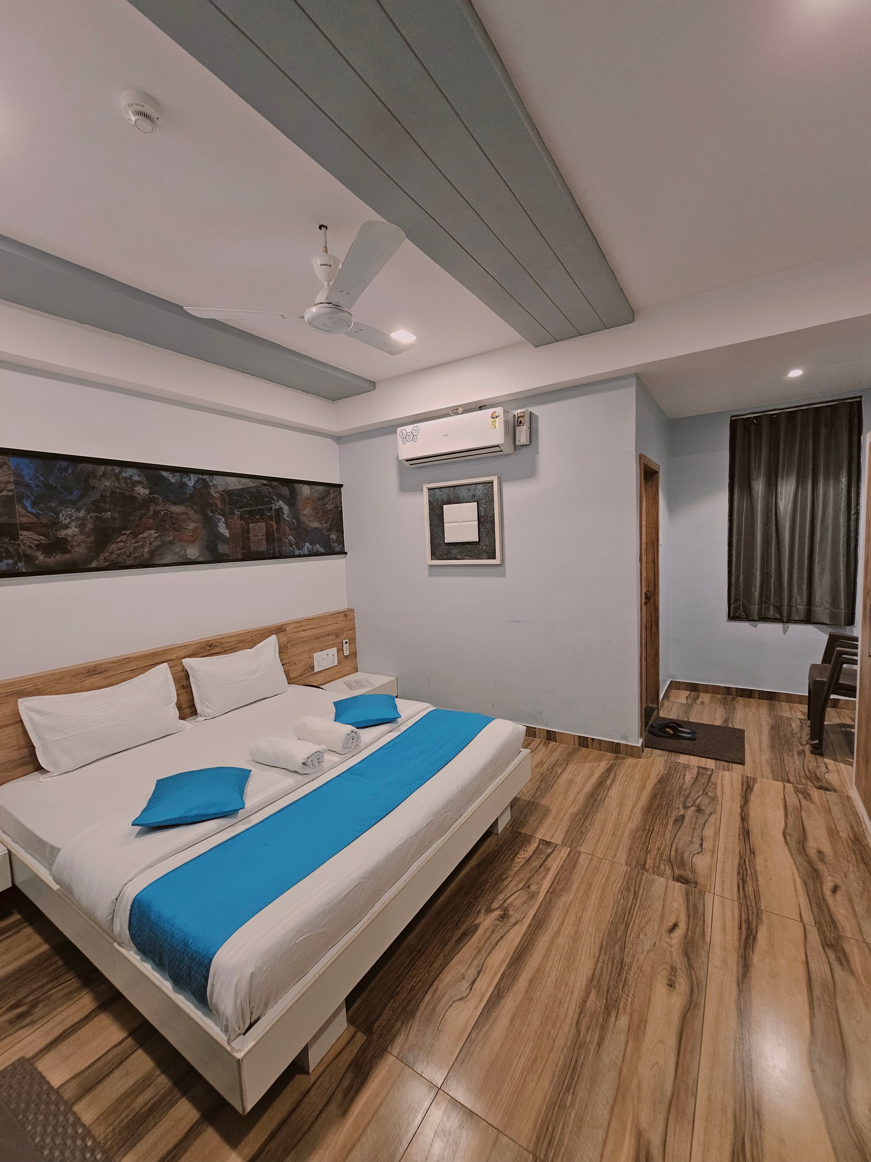 Hotel Radhe Inn - Tap to explore photos