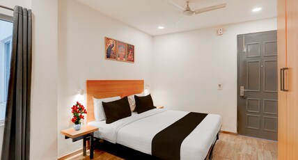 OYO Townhouse Deva Road Lucknow Room Type - Deluxe