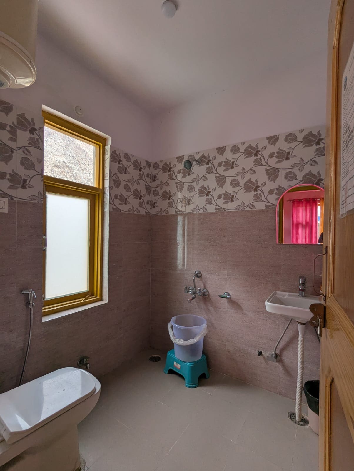 Satdhara Zomkyid guest house - Tap to explore photos