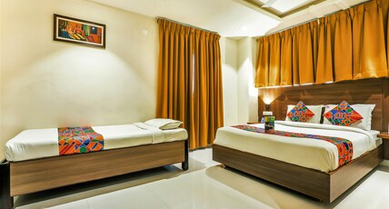 FabHotel Rr Grand - Next To Trendset Mall Room Type - Family Room