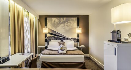 Mercure Cergy Pontoise Centre Room Type - Privilege Room with 1 double bed and 1 single sofa bed